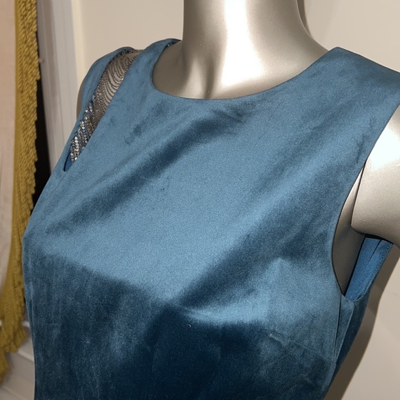 Elie Tahari teal velvet midi dress - Picture 3 of 8